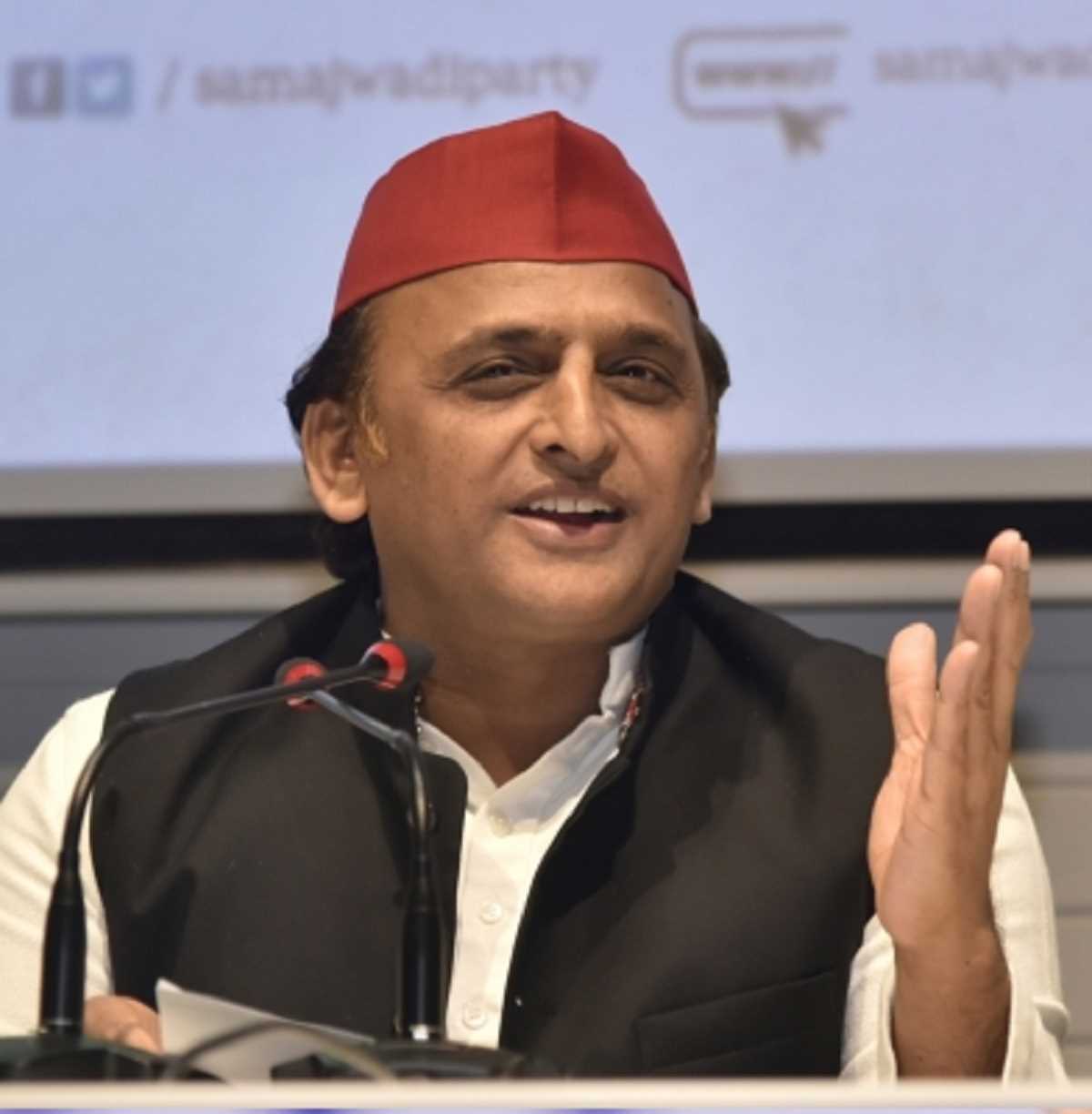 अखिलेश यादव बोले-तिरंगा के बहाने दंगा करा सकती है भाजपा